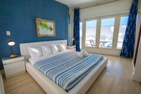 King 1 Bed Apt with rooftop pool C202